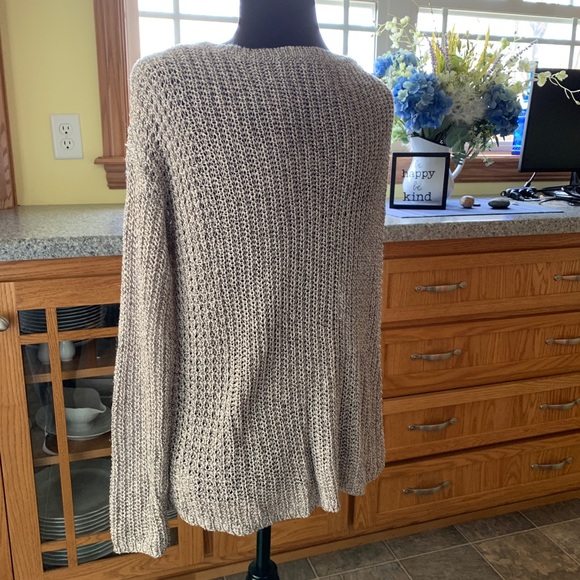Cable knit sweater in taupe and cream knit. - Picture 3 of 4